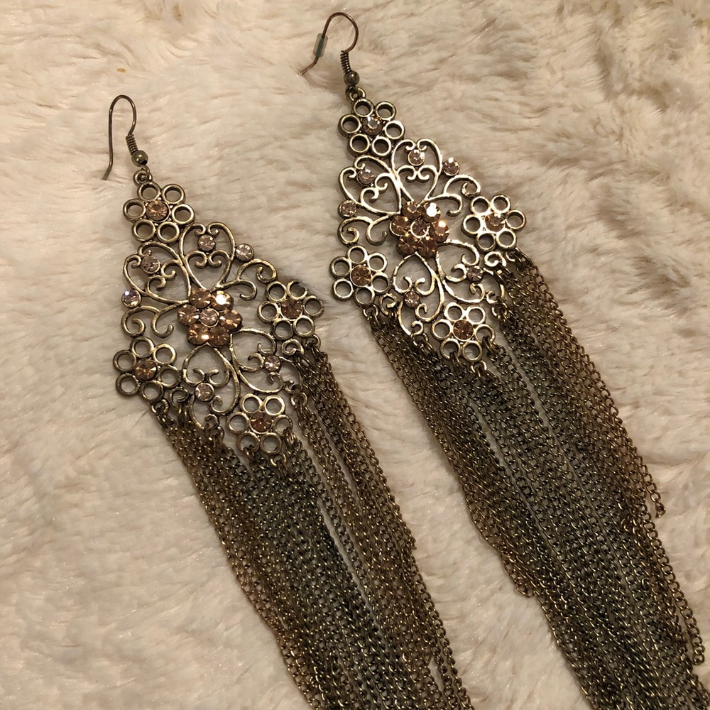 Gold/rustic color chandelier earrings ✨